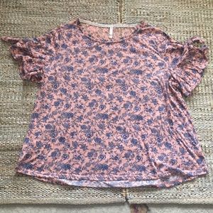 EUC Peachy/Coral Navy Floral Printed Tee